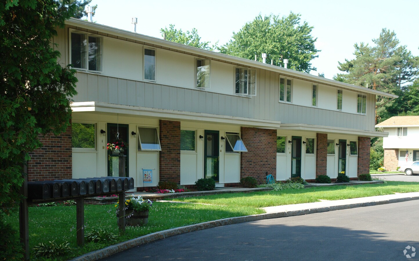 Photo - 150 Kasson Rd Apartments