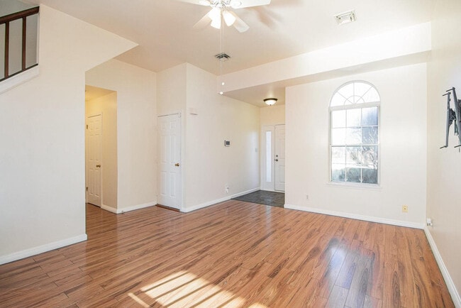 Photo - 6280 Spring Knoll Dr