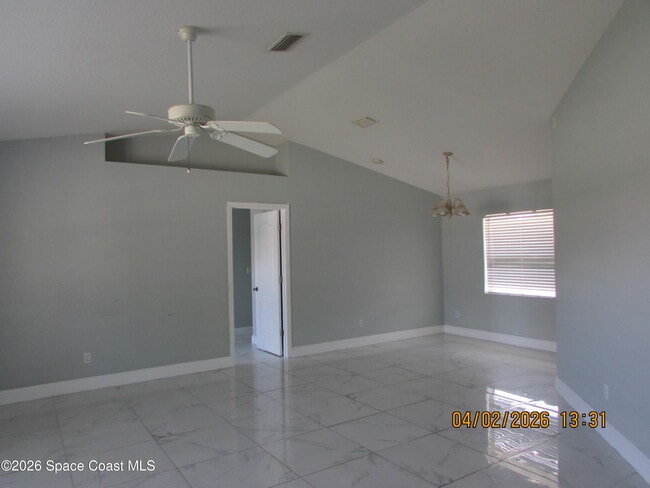 Photo - 1492 Glencove Ave NW
