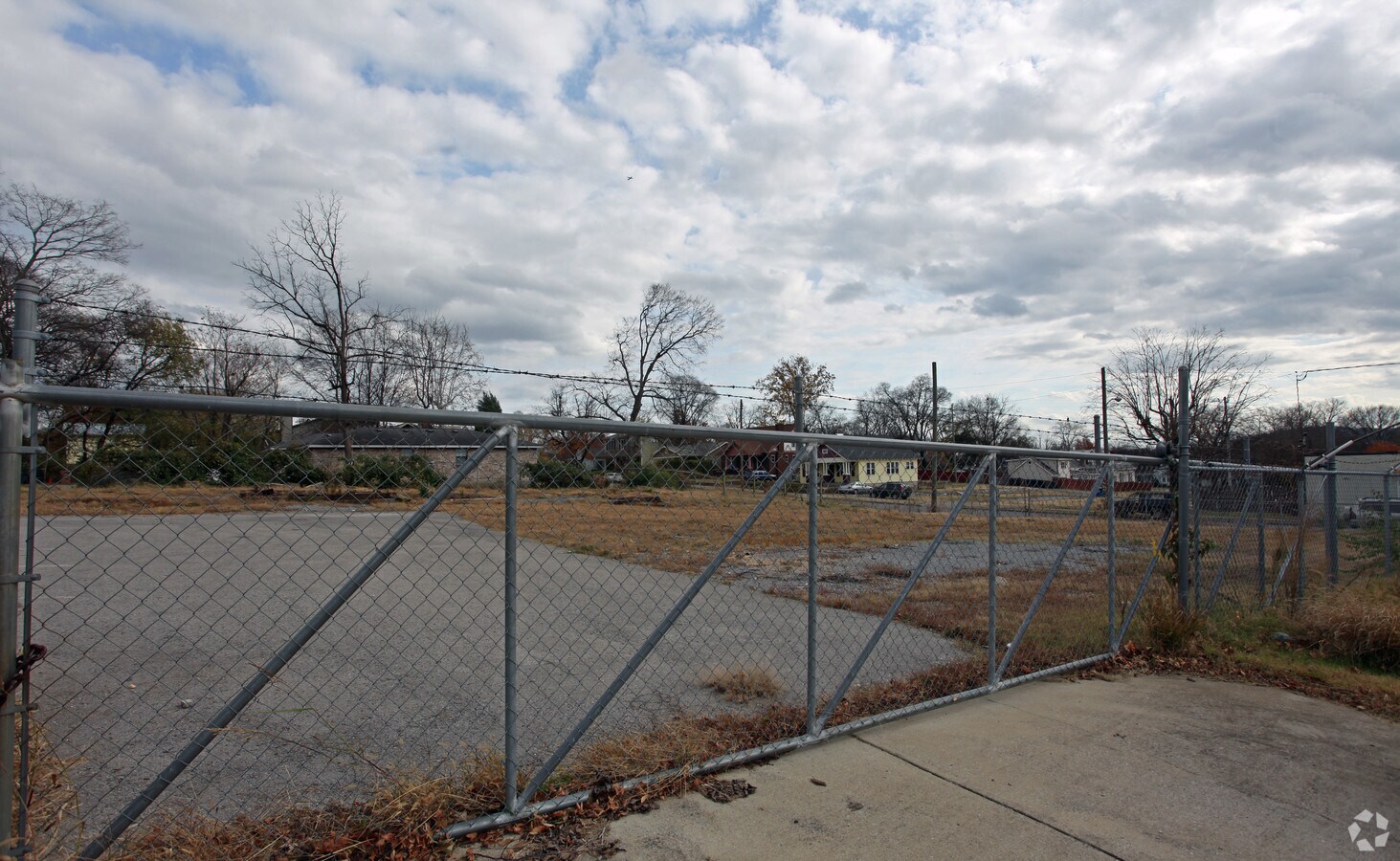 Primary Photo - 12 South Center