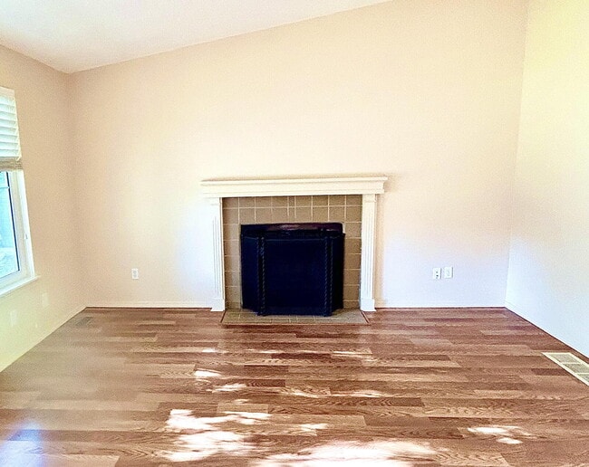 Photo - AVAILABLE NOW!
Charming Home in the Cottonwood Community!