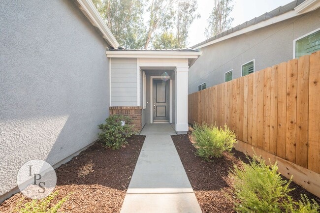 Photo - Newer East Clovis Home, 4BR/2BA, with Sola...