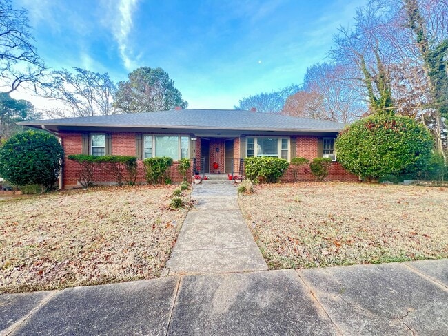 Building Photo - 308 Fifth Street-Triplex Unit B