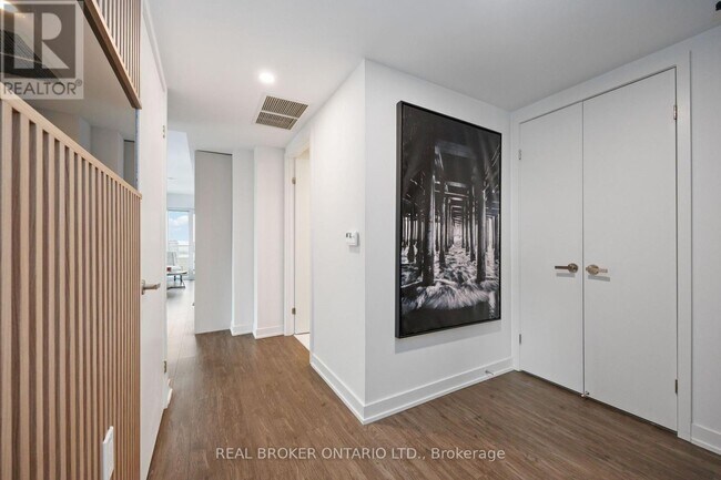 Photo - 88 Queen St E