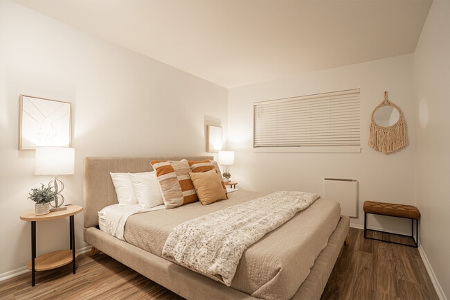 Photo - 321 Bellevue Way SE Unidad 102