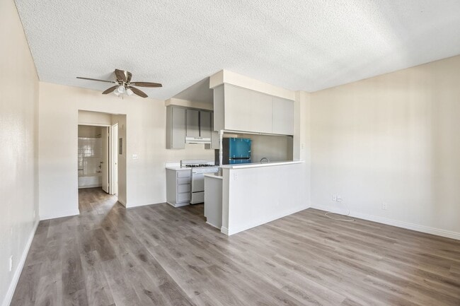 8541 Foothill Blvd., Sunland