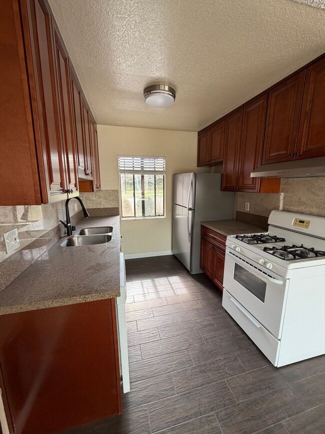 Building Photo - 101 Avenida Las Brisas Unit C