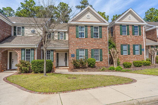 Building Photo - 1733 Woodbrooke Dr