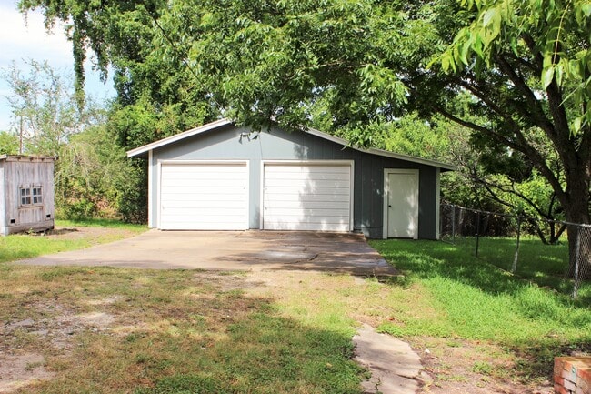 Photo - 812 Burleson St