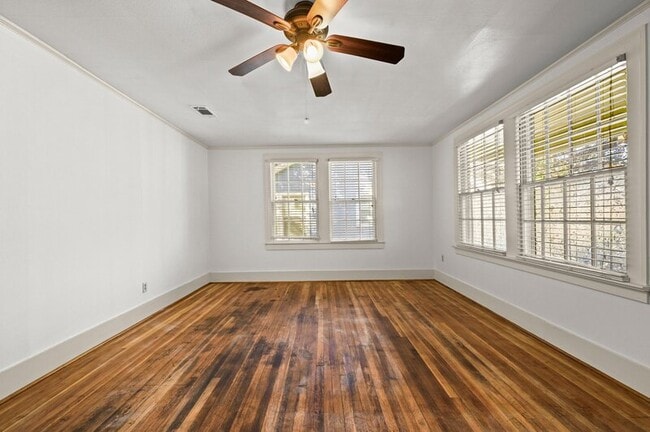 Photo - 1630 College Dr