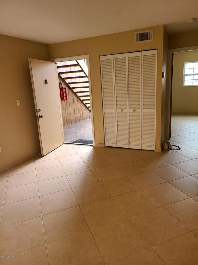 Photo - 131 Bristol Ct