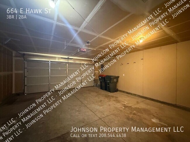 Photo - 664 E Hawk St