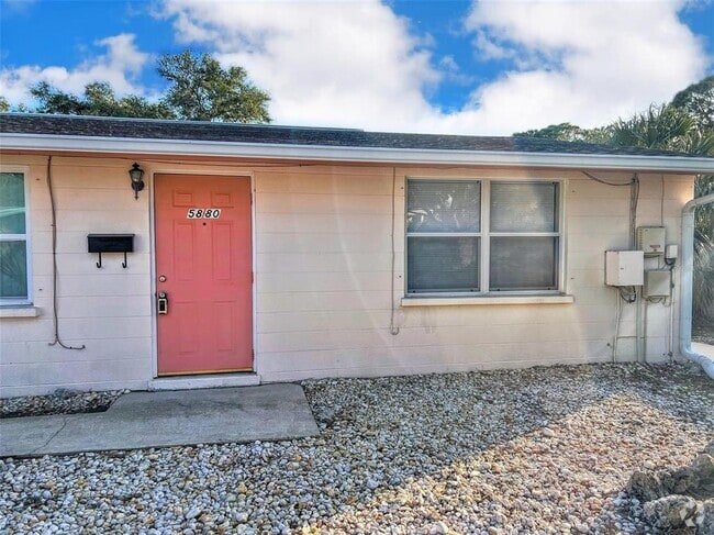 Building Photo - 5880 Colonial Dr Rental