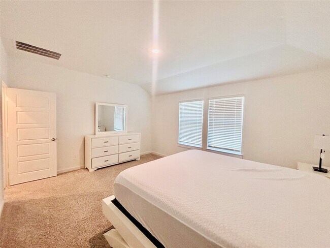 Building Photo - 1119 Fringed Bluestar Dr