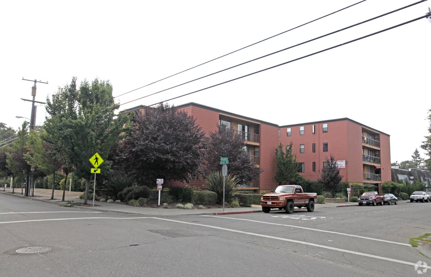 Photo - Elliott Avenue Apartments.