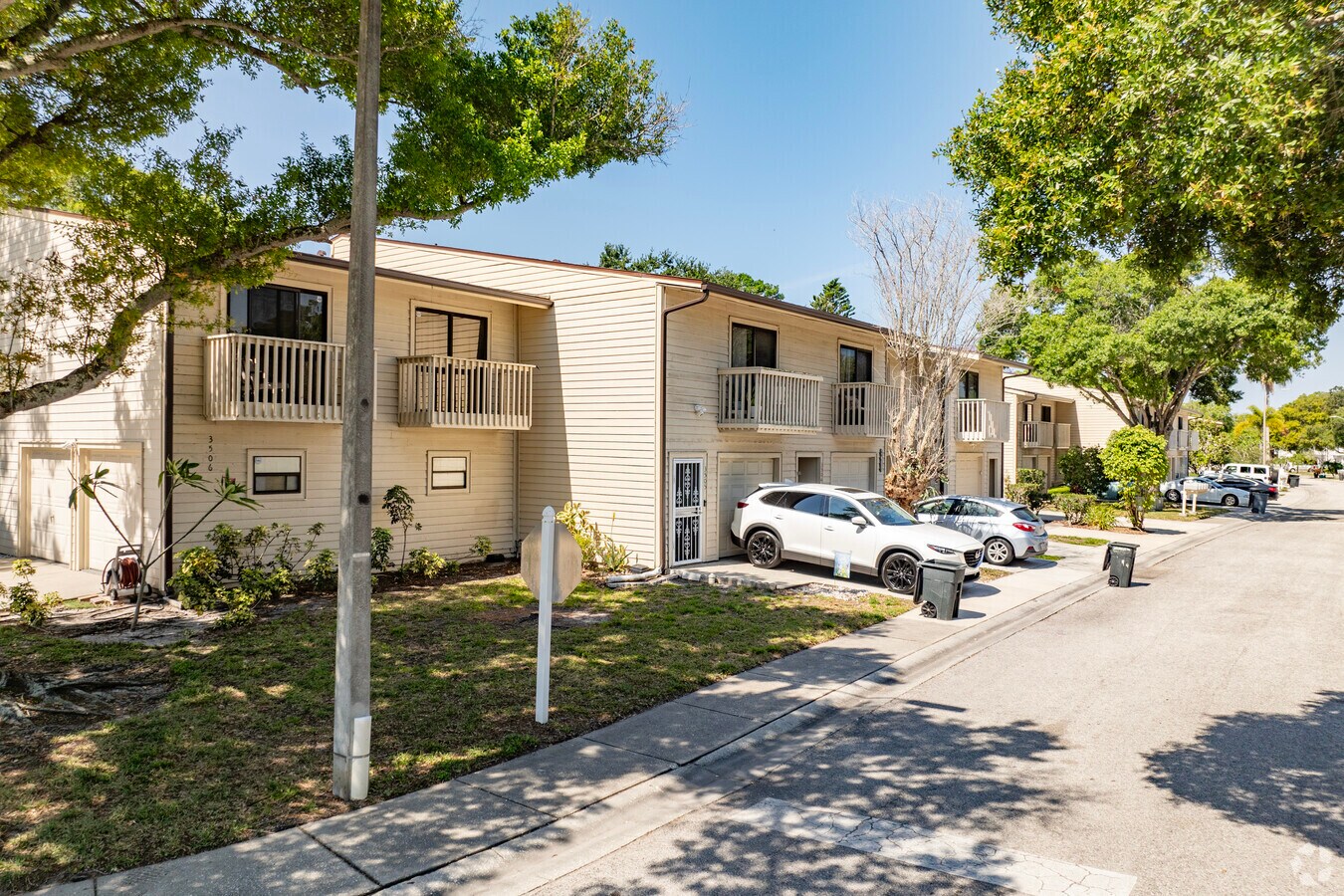 Photo - Lake Forest Condominiums