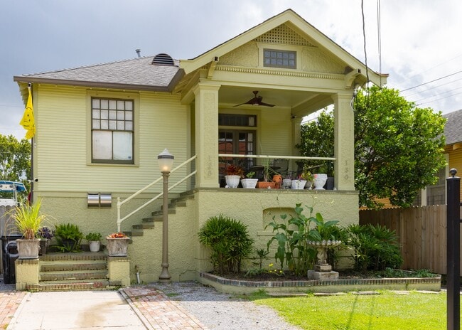 Building Photo - 130 S Cortez St Unit Japoolzzi Suite