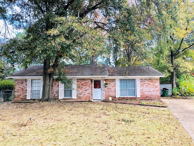 ** 4 bedrooms, 2 bath Located off Atlanta ... - ** 4 bedrooms, 2 bath Located off Atlanta ... House