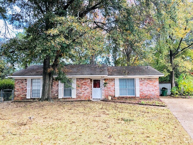 Building Photo - ** 4 bedrooms, 2 bath Located off Atlanta ... Rental