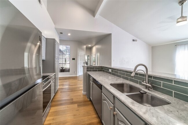 Photo - 6344 Winton St