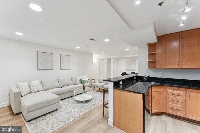 Building Photo - 610 Bashford Ln Unit 1301 Rental