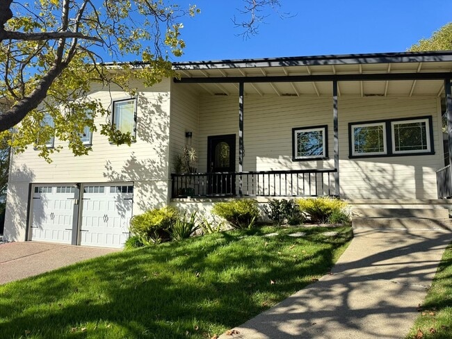 Photo - 1500 Solana Dr