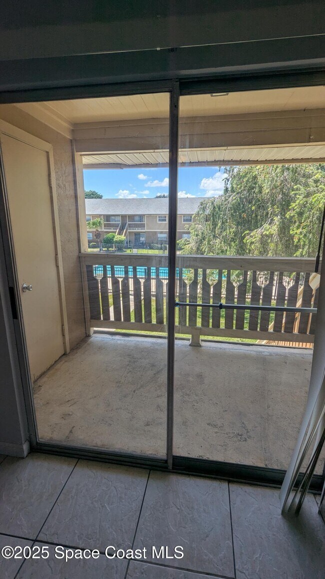 Photo - 281 Ulster Ln