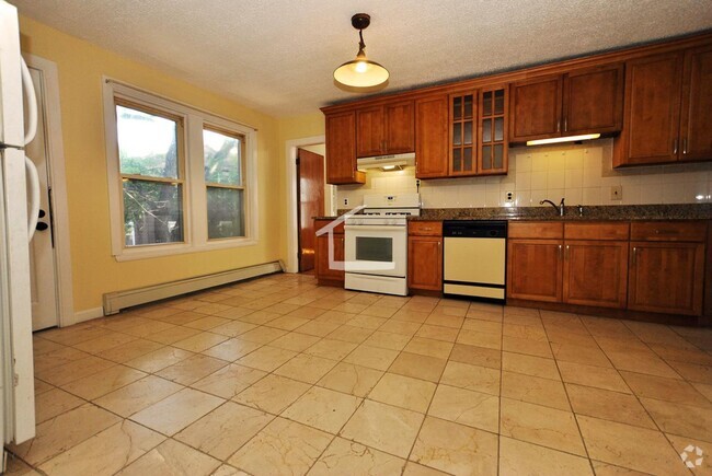 Building Photo - Large Unit in Brookline Parking Included, ... Rental
