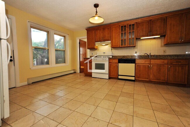 Large Unit in Brookline Parking Included, ... - Large Unit in Brookline Parking Included, ... Rental