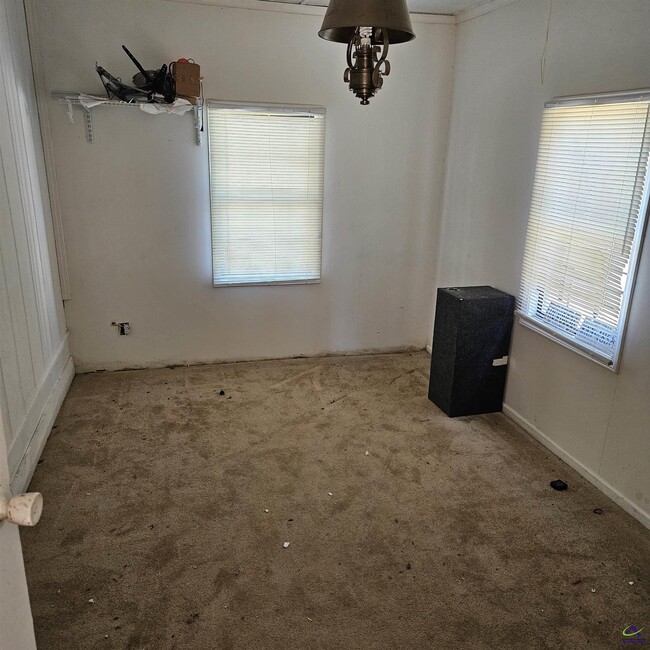 Photo - 306 Kingsbury Cir