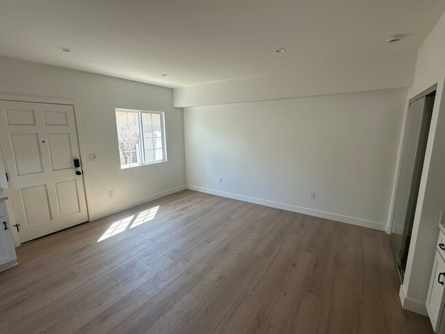 Photo - 682 N Cambridge St