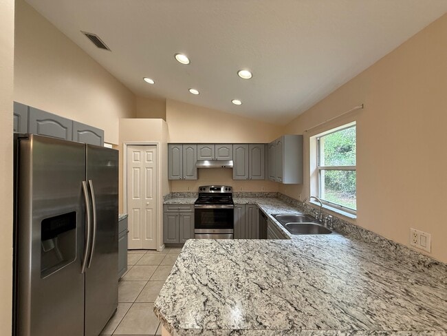 Photo - 972 N Fairbairn Dr