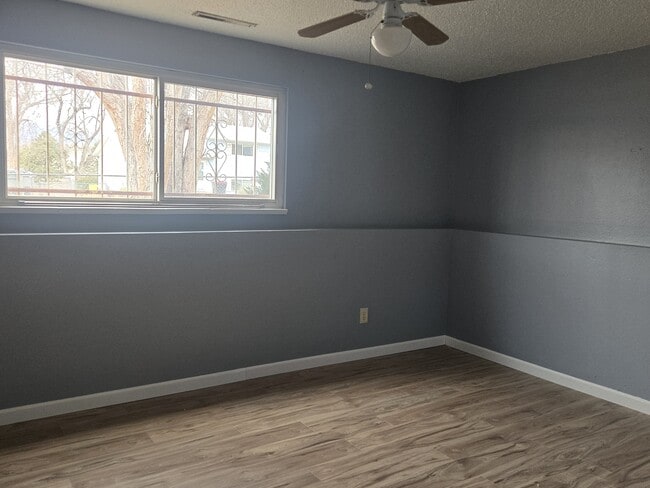 Photo - 807 Hutchinson Dr