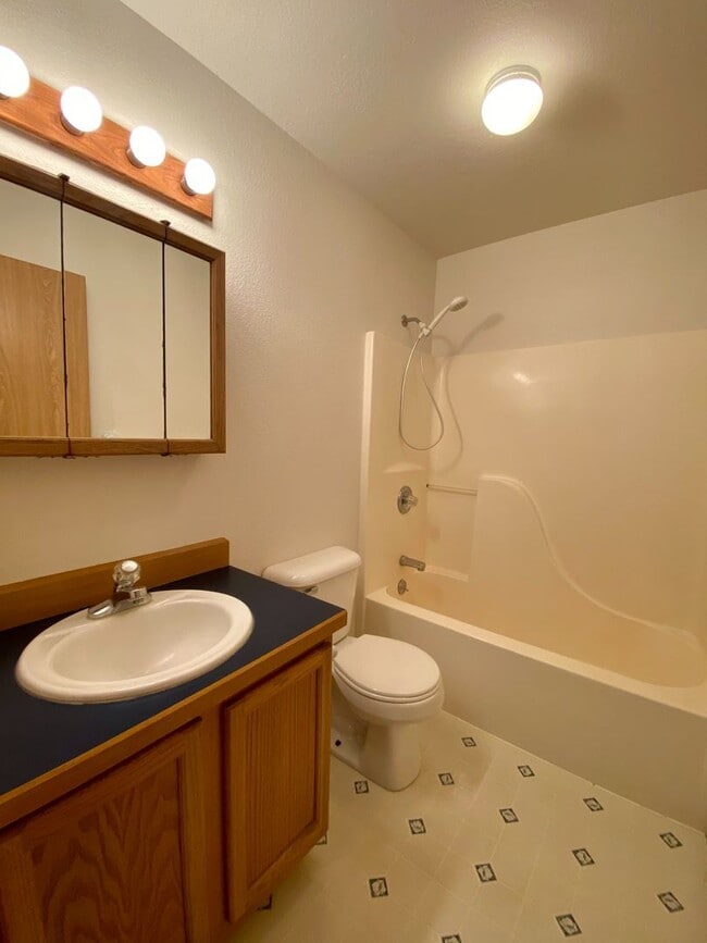 Photo - 215 Knight Dr