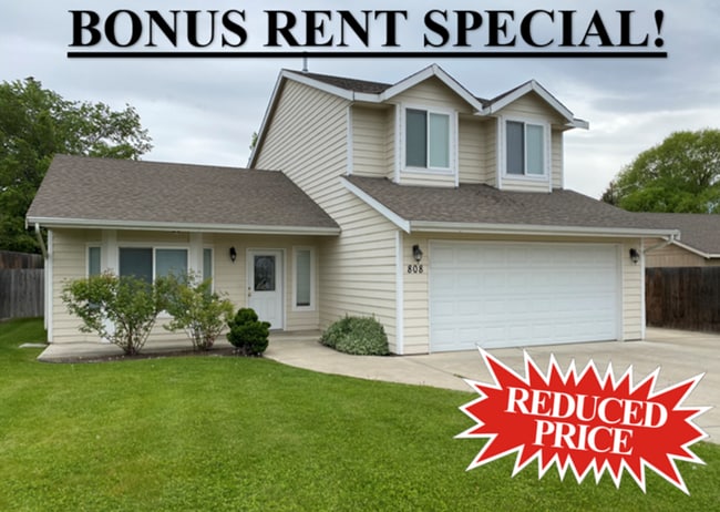 Building Photo - BONUS RENT SPECIAL! Backyard Oasis: 3 Bedroom 2 Bath House Available!