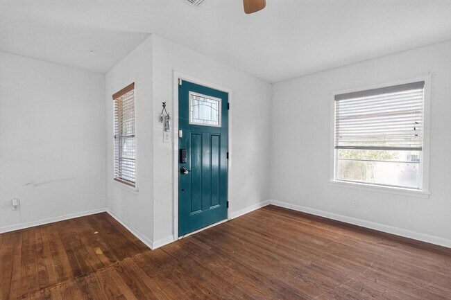 Photo - 725 Mary Lake Dr