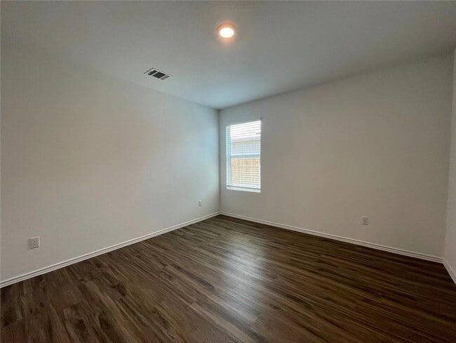 Photo - 211 Coventry Dr
