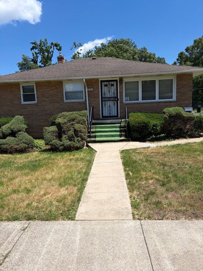 Photo - 709 Porter St