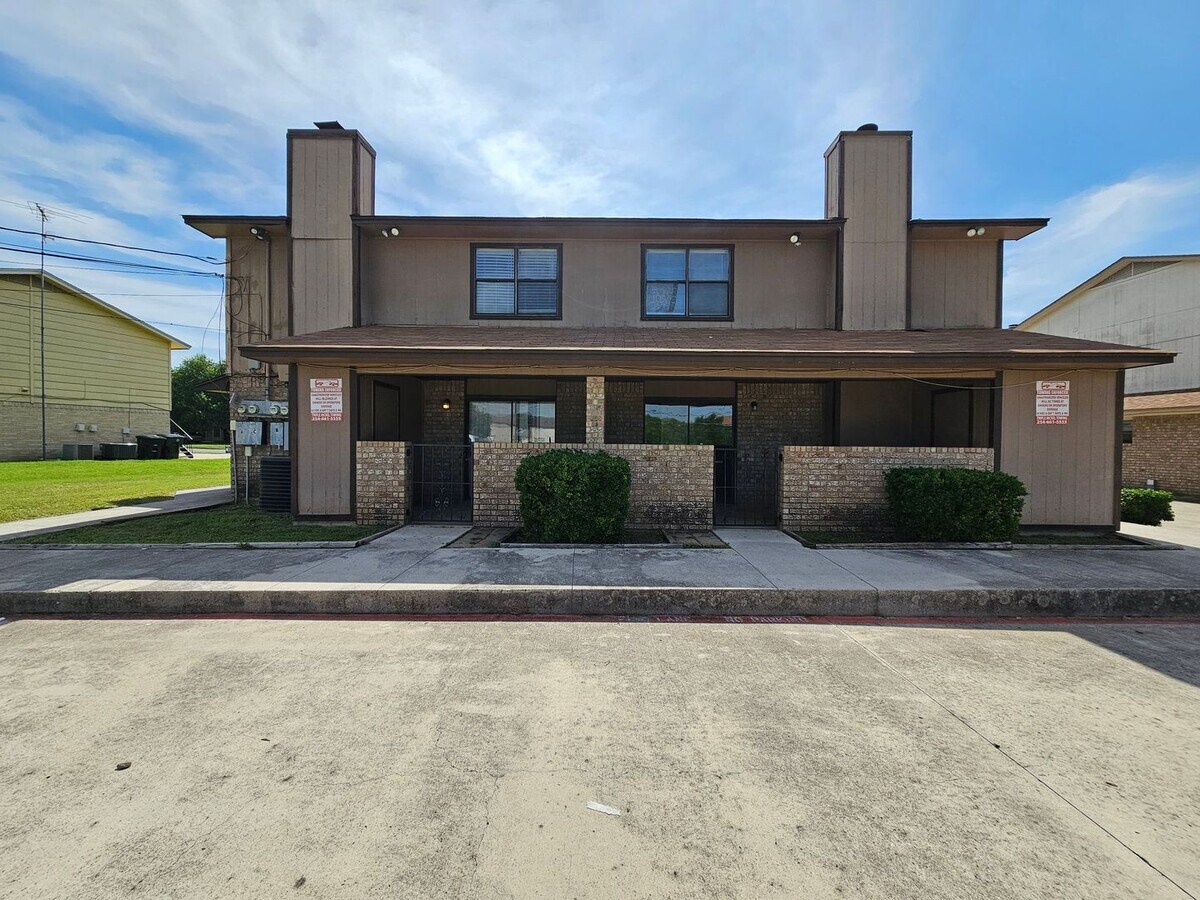 Photo - 1815 Cedarhill Dr Unit 1815 Cedarhill Drive - B