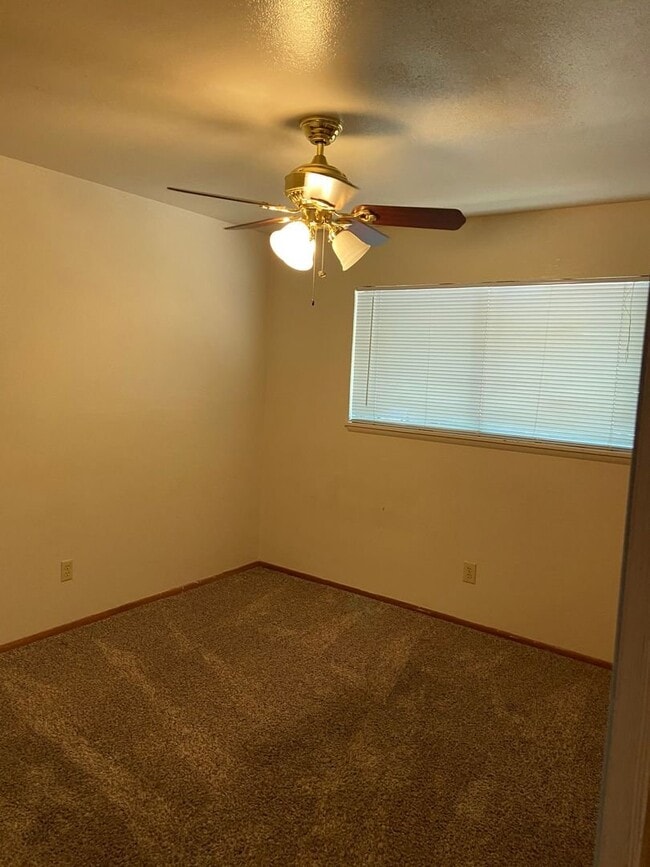 Photo - 735 W 6th St Unidad 2