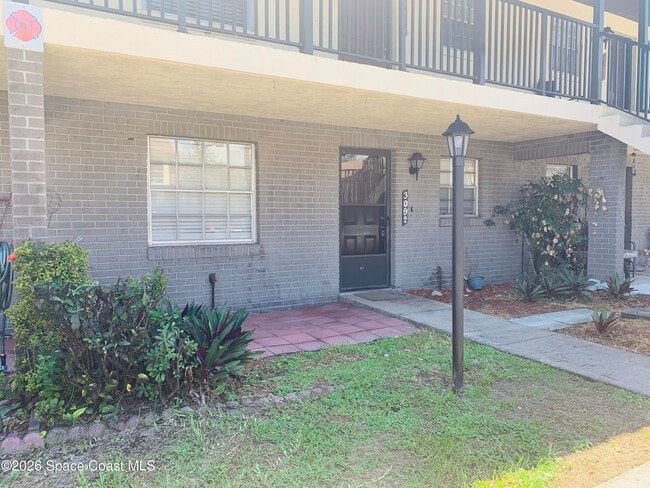 Building Photo - 3092 Sir Hamilton Cir Unit 4