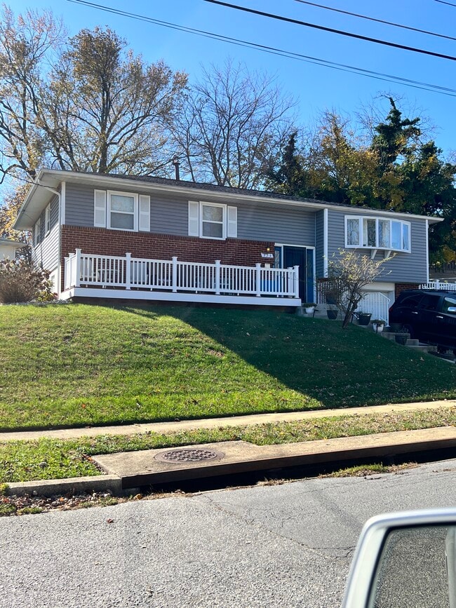 Building Photo - 323 Aragona Dr