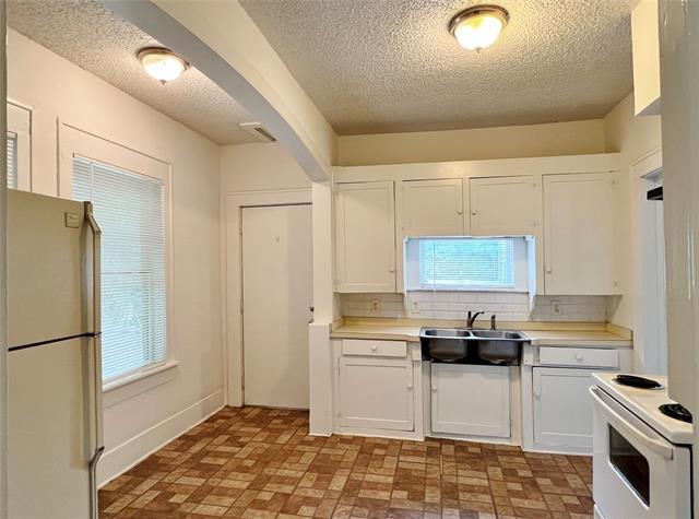 Photo - 607 Woodbine Ave