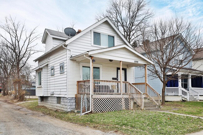 Photo - 1599 Mooberry St