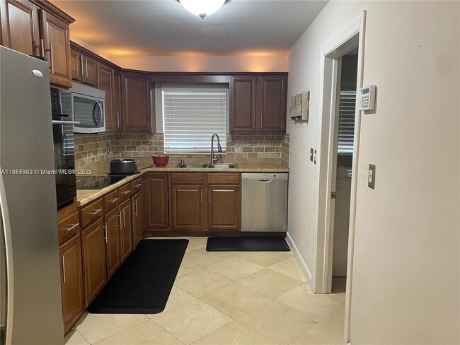 Photo - 1750 NE 40th Pl
