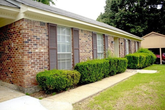 Photo - 3 Bedroom 2 Bath With Fenced Yard-East Memphis