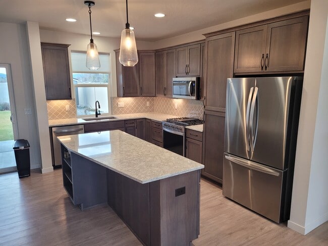 Well laid out kitchen. - 1869 N Skagit Dr Unit 1869Skagit