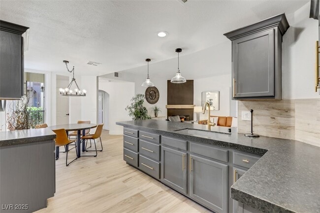 Building Photo - 2050 W Warm Springs Rd Unit 3012