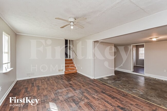 Photo - 975 Martin Rd