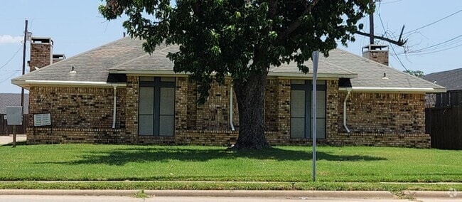 Building Photo - 1214 S Rogers Rd Rental